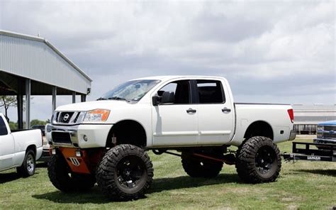 Nissan Titan Lifted - reviews, prices, ratings with various photos