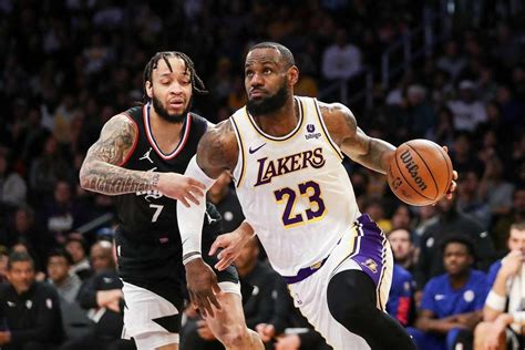 Los Lakers Logran Su Primer Triunfo Del En El Duelo Angelino