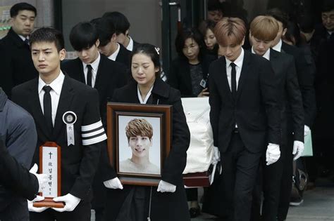 Jonghyun Funeral Shinee Icon Laid To Rest Among Scores Of Mourning