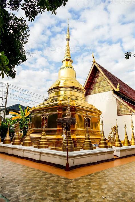 Buddhist temples and statues 22634606 Stock Photo at Vecteezy