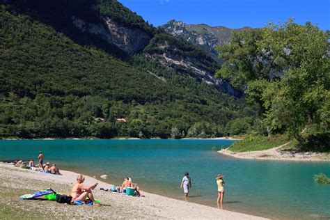 Baden Am Gardasee Tipps Für Familien Strände Und Freizeitbäder