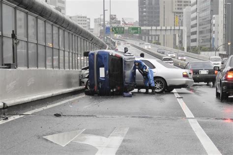 交通事故に遭ってしまったらするべきことの手順とは 〜 画像4 警察が来るまで「事故ったクルマは動かさず」は勘違い！ クルマで事故を起こした