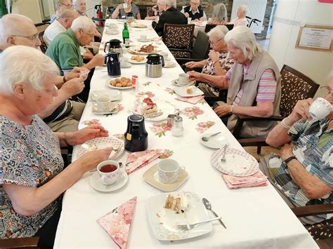 Gl Ckliche Gesichter Beim Geburtstagskaffee Seniorenzentrum Am Alten