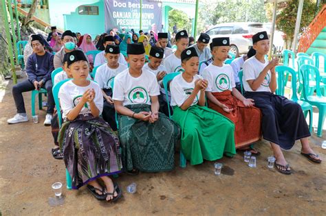 Santri Dukung Ganjar Gelar Sunatan Massal Untuk Anak Kurang Mampu Di Ciamis