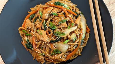 Nouilles Lo Mein Au Poulet Recette Facile Hop Dans Le Wok Youtube