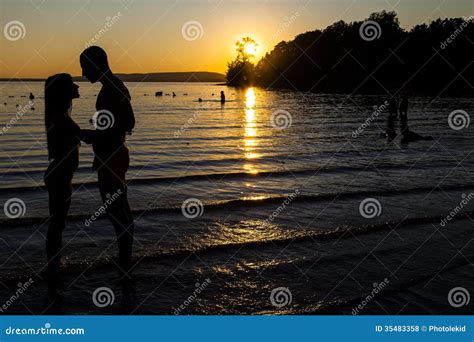 Amor Na Praia Foto De Stock Imagem De Dele Refrigerar 35483358