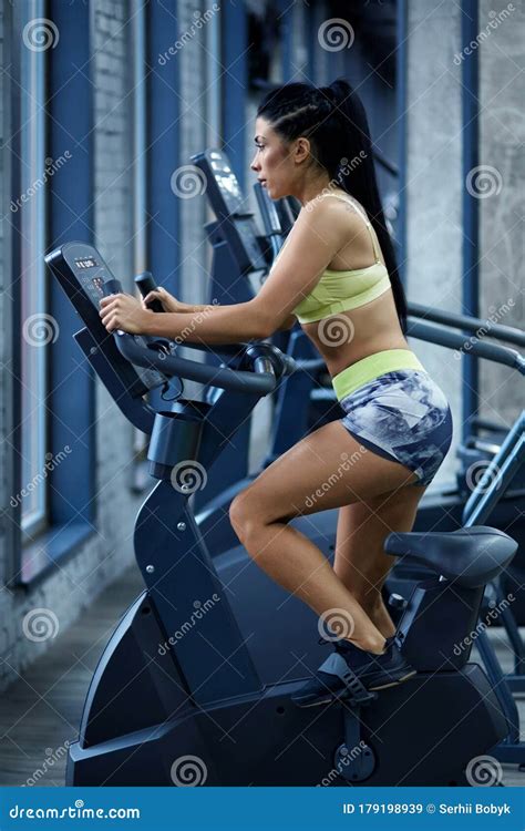 Fitness Woman Doing Cardio In Gym Stock Image Image Of Leisure Force 179198939