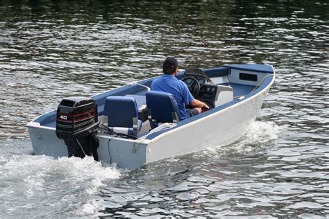 What Is A Sterndrive Boat Sterndrive Vs Inboard Vs Outboard