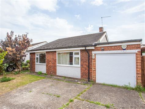 3 Bed Detached Bungalow For Sale In The Knole Faversham Me13 £425 000