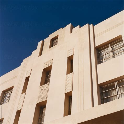 Exterior Of Art Deco Building Miami Florida Del Colaborador De