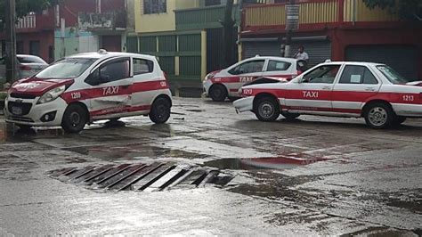 Aparatoso Choque De Taxis En El Centro Deja Cuantiosos Da Os Materiales