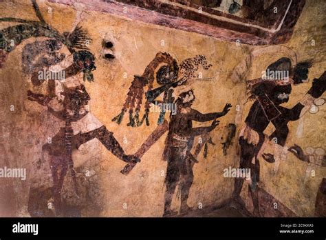 Un Mural Al Fresco Que Muestra La Celebraci N Y El Ritual En El Sal N