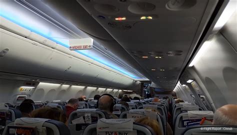 Review Of SmartWings Flight From Prague To London In Economy