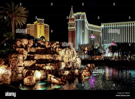 Volcano at the Mirage Hotel Las Vegas Stock Photo - Alamy