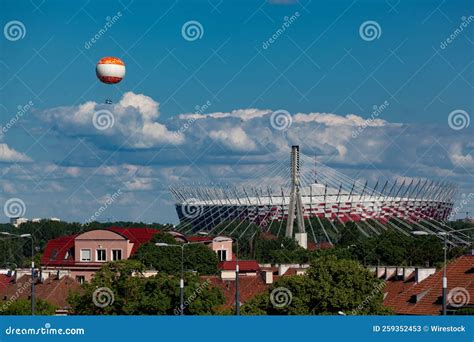 Pge Narodow Y Stadion I Balon W Polsce Warszawskiej Obraz Stock Obraz