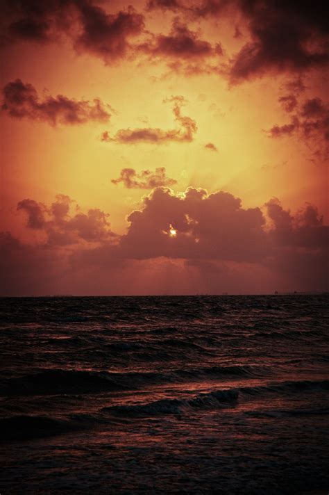 無料画像 海岸 海洋 地平線 雲 空 日の出 日没 太陽光 朝 夜明け 雰囲気 夕暮れ イブニング 反射 残光 風の波 2000x3008