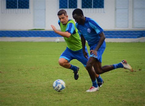 Técnico do CSA Eduardo Baptista intensifica trabalho de ataque contra