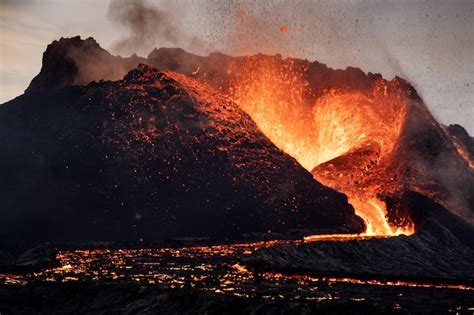 Explosion Lors De L éruption Du Volcan à Fagradalsfjall Geldingadalir Péninsule De Reykjanes En