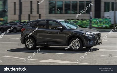 139 Mazda Cx5 Black Black Wheels Images, Stock Photos & Vectors | Shutterstock