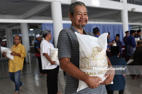 Penyerahan Kampit Beras Kurniaan Ydp Agong Kepada Asnaf