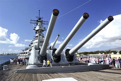 Pearl Harbor: Private Tour to USS Arizona and USS Missouri 2024 - Honolulu