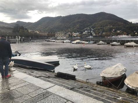 Il lago adesso è stazionario ma con una distesa di detriti invasione