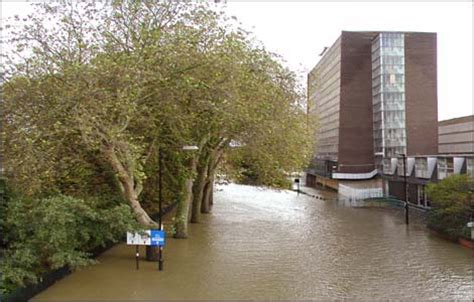 BBC - Shropshire - Nature - Time shift: 2000 floods