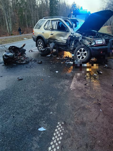 Motocyklista zginął po zderzeniu z autem osobowym ZDJĘCIA Informacje