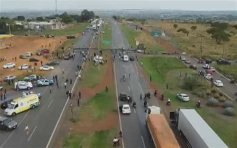 Jornal Populacional Manifestantes Bolsonaristas Bloqueiam Rodovias Em