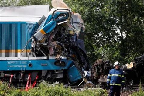 Choque De Trenes Deja Muertos Y Decenas De Heridos En Rep Blica Checa