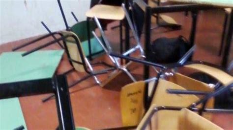 Bullismo Banchi Rovesciati E Petardi A Scuola Studenti Denunciati