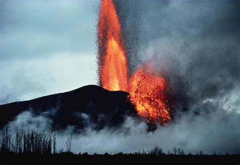 Hawaii placed on red volcano alert as tourists flock to see spectacular ...