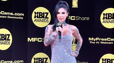 Joanna Angel Presenta La Alfombra Roja De Los Premios Noticias Porno 2022