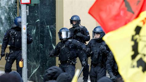 Krawalle Bei Anti Kapitalismus Demonstration In Frankfurt