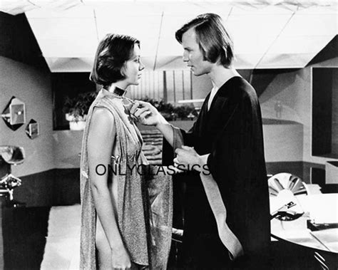 Onlyclassics 1976 Michael York And Jenny Agutter Logans Run 8x10 Movie Photo Pinup Cheesecake