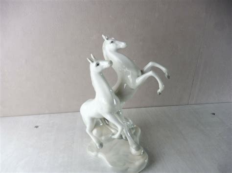 Ancienne Statue Figurine Chevaux En Porcelaine Porceval Valencia Blanc