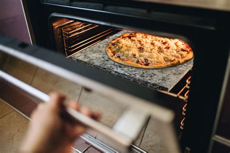 Jak upiec pizzę na kamieniu do pizzy Pastone pl