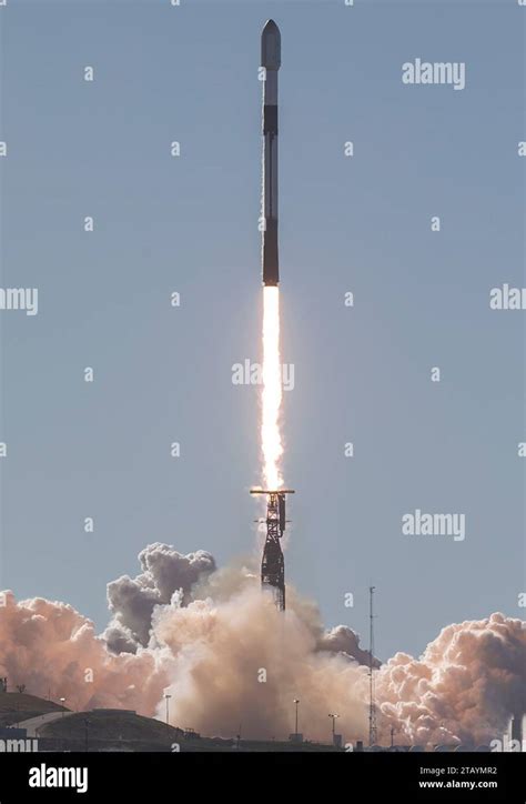 Californie États Unis 1 Décembre 2023 La Fusée Spacex Falcon 9