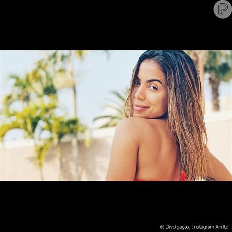 Anitta fez uma tatuagem íntima e o vídeo caiu nas redes neste sábado