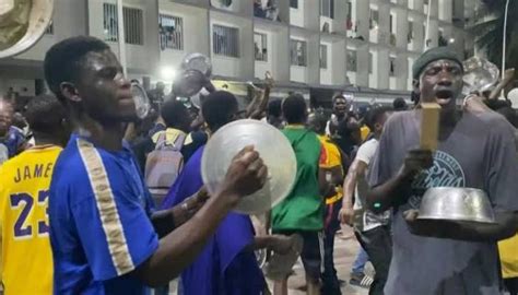 Sénégal Un concert de casseroles et de klaxons à lappel de lopposition