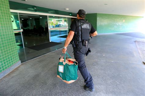 Polícia Prende 30 Pessoas Envolvidas Com Tráfico Em Colégios Do Df