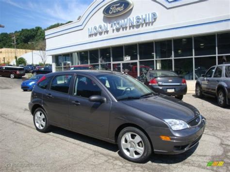 Liquid Grey Metallic Ford Focus Zx Ses Hatchback Photo