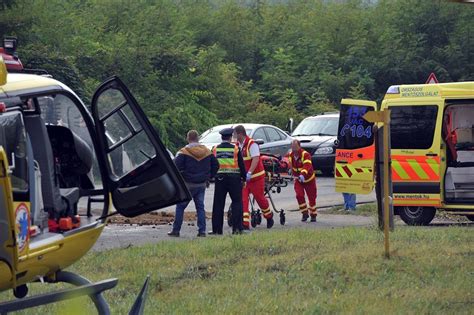 Durva baleset Csomád és Fót között mentőhelikopter érkezett a