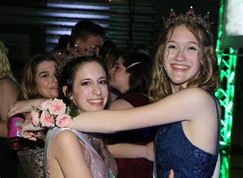 Upper Bucks High School Seniors Crowned 1st Same Sex Prom Royalty The Morning Call