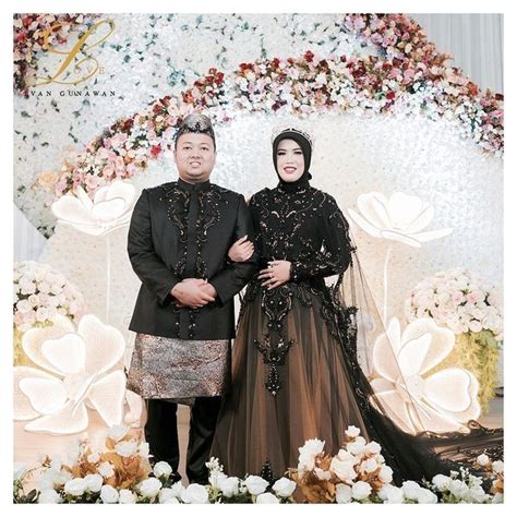 11 Inspirasi Wedding Dress Warna Hitam Glamor Tiada Tara