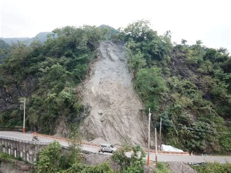 六龜區高133線邊坡整修 「蜘蛛人」崖上守護市民回家的路 地方 Nownews今日新聞