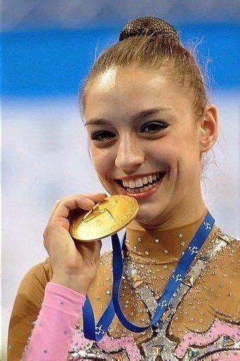 Evgenia Kanaeva Russian Rhythmic Gymnast She Is The Only Rhythmic