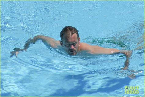 Photo Alexander Skarsgard Bares Hot Body In The Pool 02 Photo