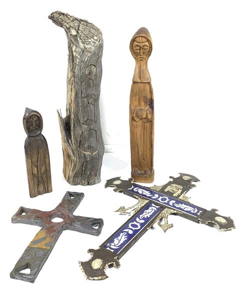 Lot - Driftwood Drawer Set, Crosses Decor