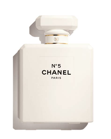 This Holiday Advent Calendar From Chanel Is Perfect For Christmas ...